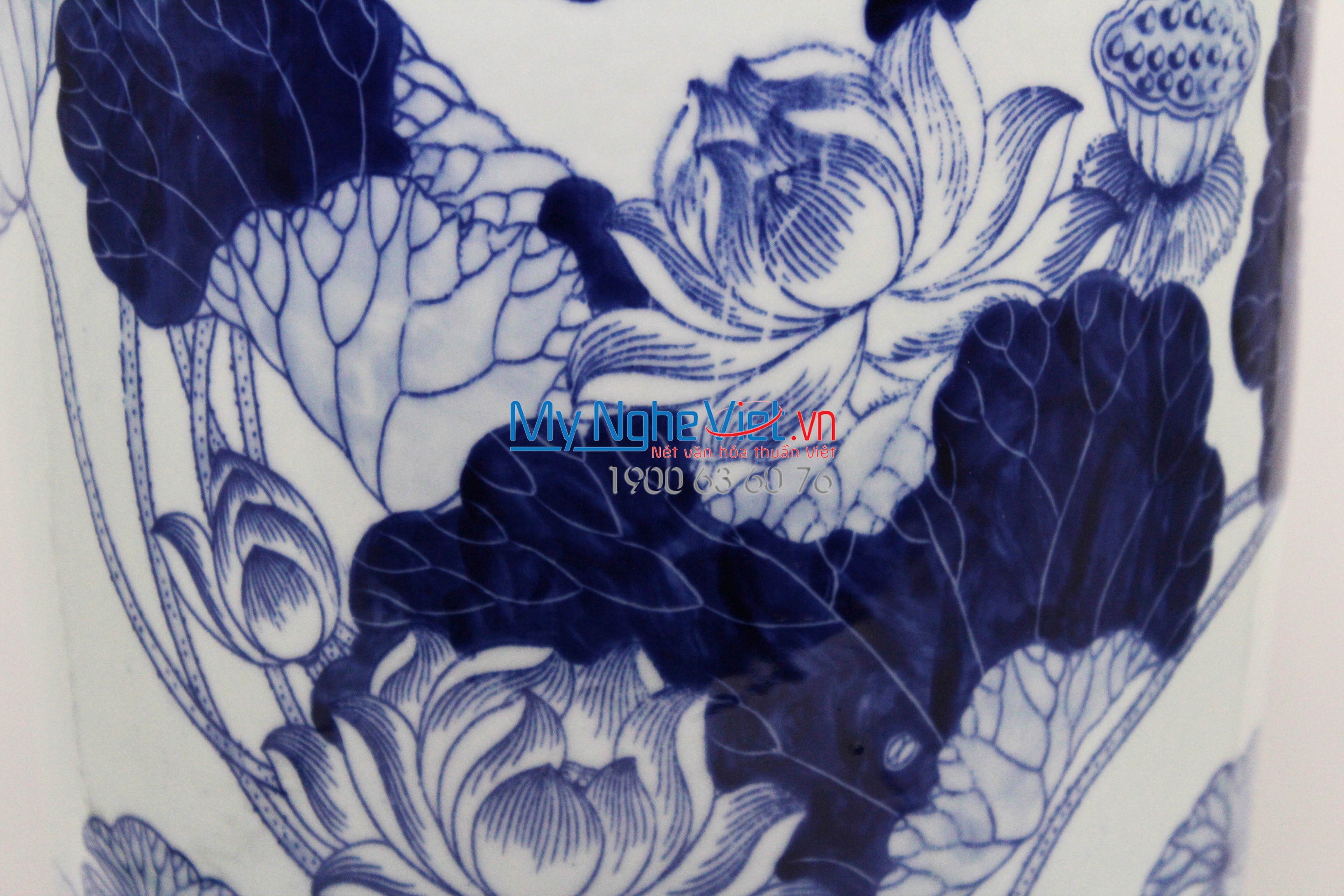 Lọ hoa men bóng vẽ sen (dạng bí) MNV-LHG403