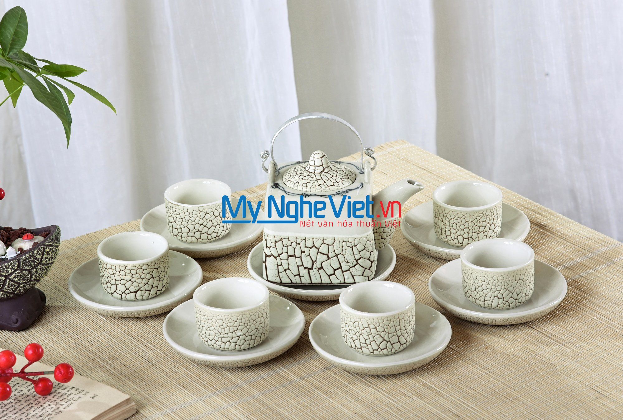 Bộ bình trà ( Ấm chén ) men rạn trứng dáng vuông đĩa tròn trắng MNV-BT204/2 (HÀNG ĐẶT)