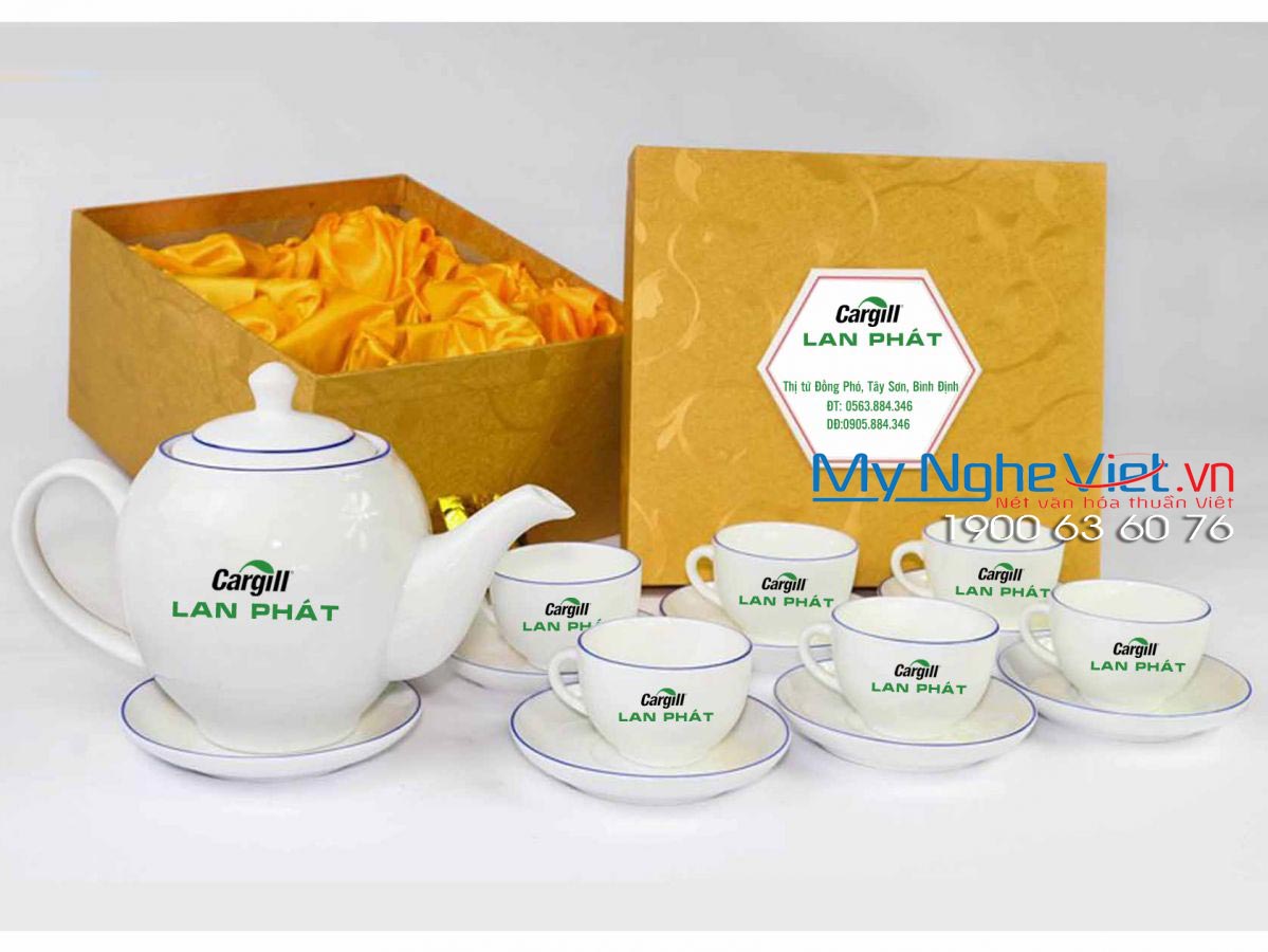 Bộ bình trà men trắng viền chỉ xanh dương MNV-BT236- Cargill Lan Phát (HÀNG ĐẶT)