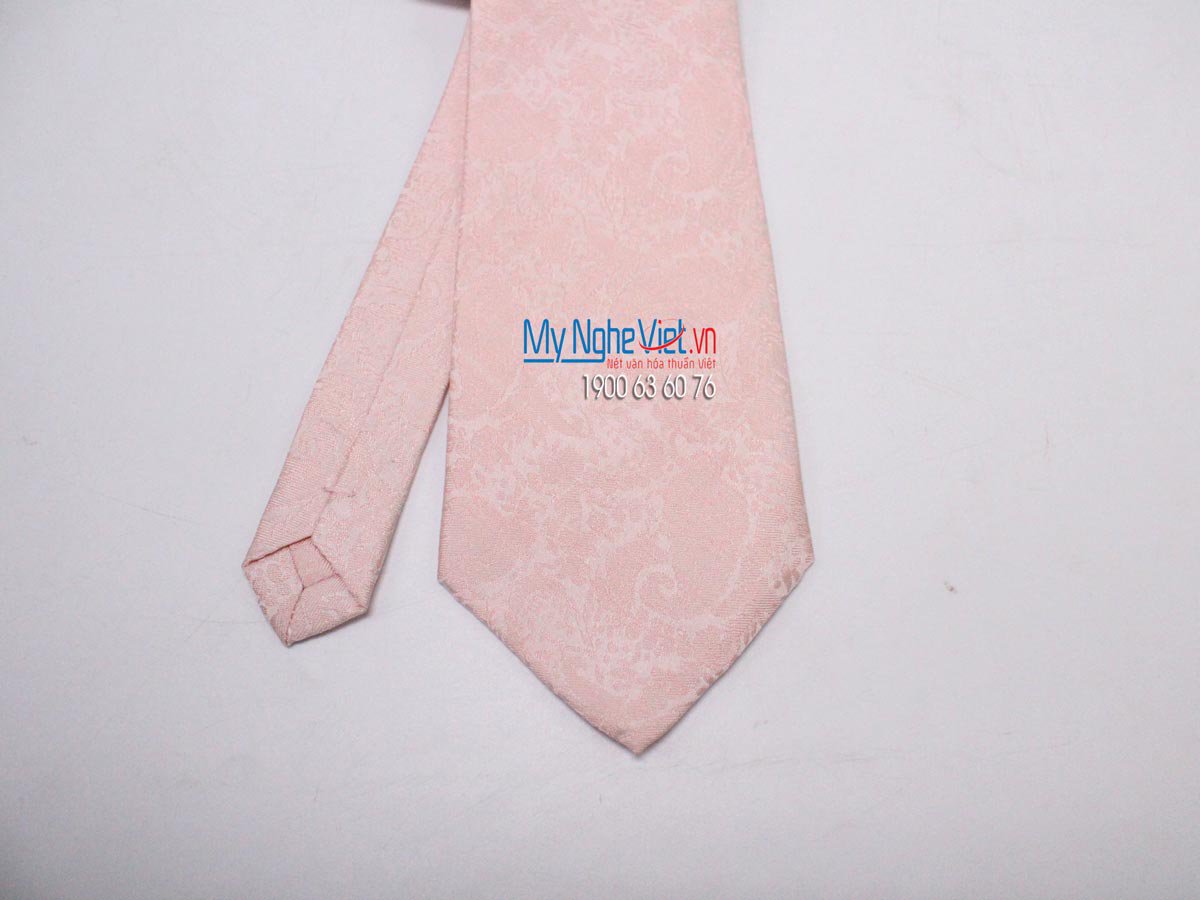 Cravat họa tiết hoa nền hồng MNV-CRV24