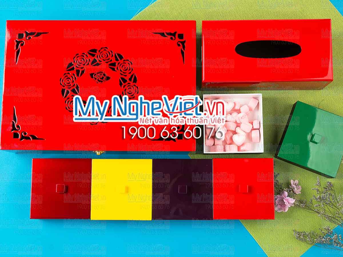 Bộ hộp đựng bánh trung thu 6 bánh + hộp khăn giấy chữ nhật khắc hoa hồng đỏ tươi MNV-QT011