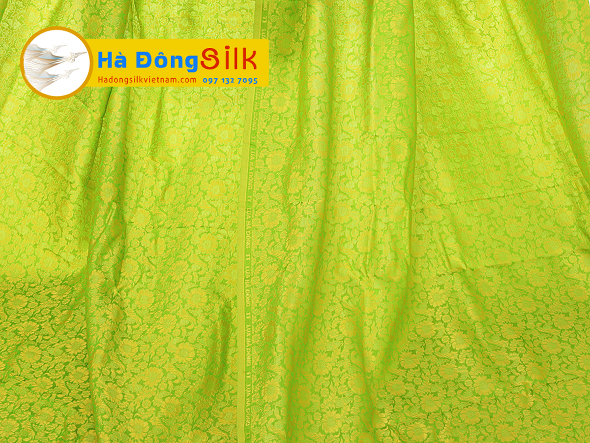 Lụa áo dài Hà Đông họa tiết cúc vàng nền xanh MNV-LHD32