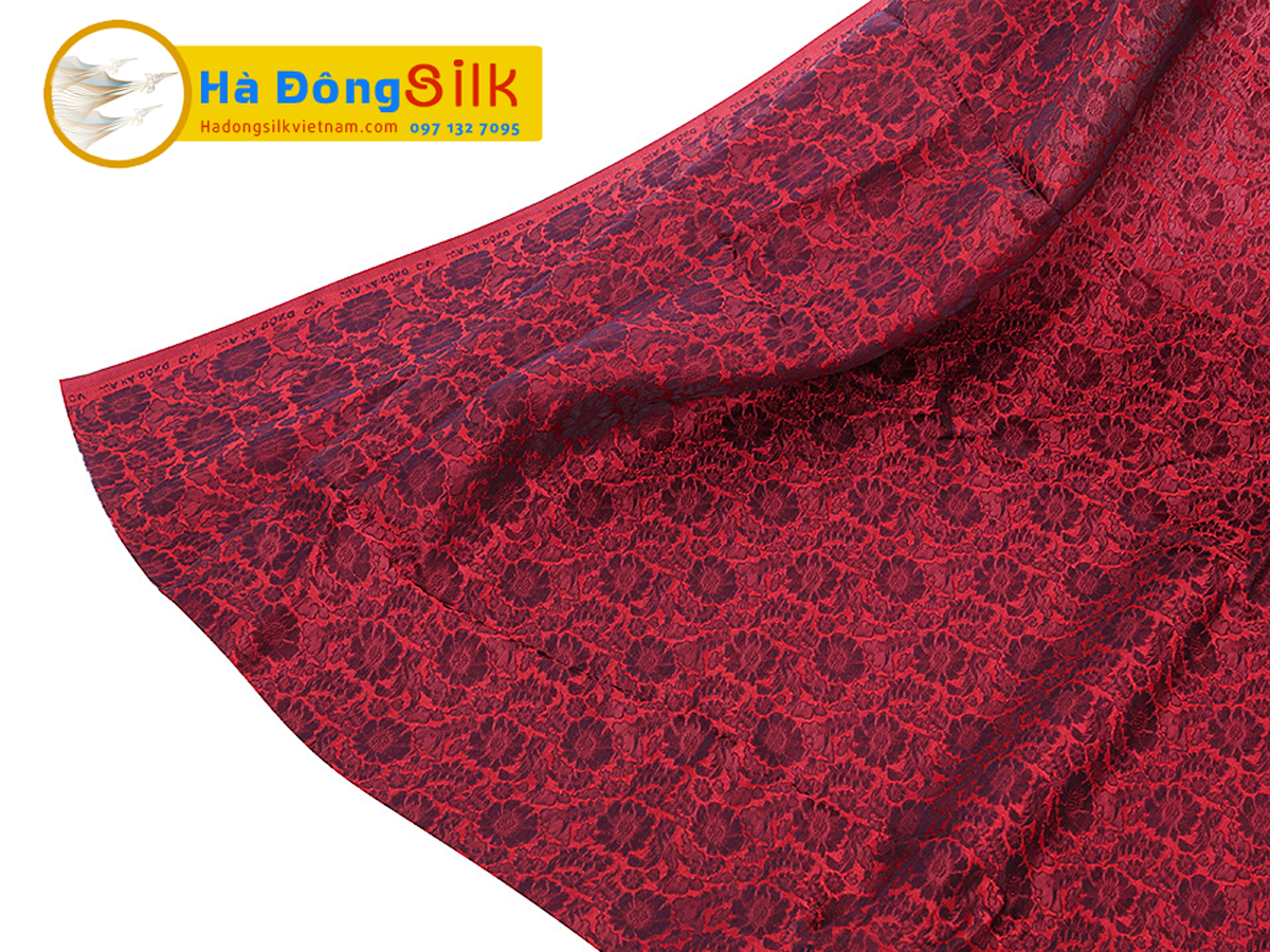 Lụa áo dài Hà Đông họa tiết cúc đỏ nền đen MNV-LHD12