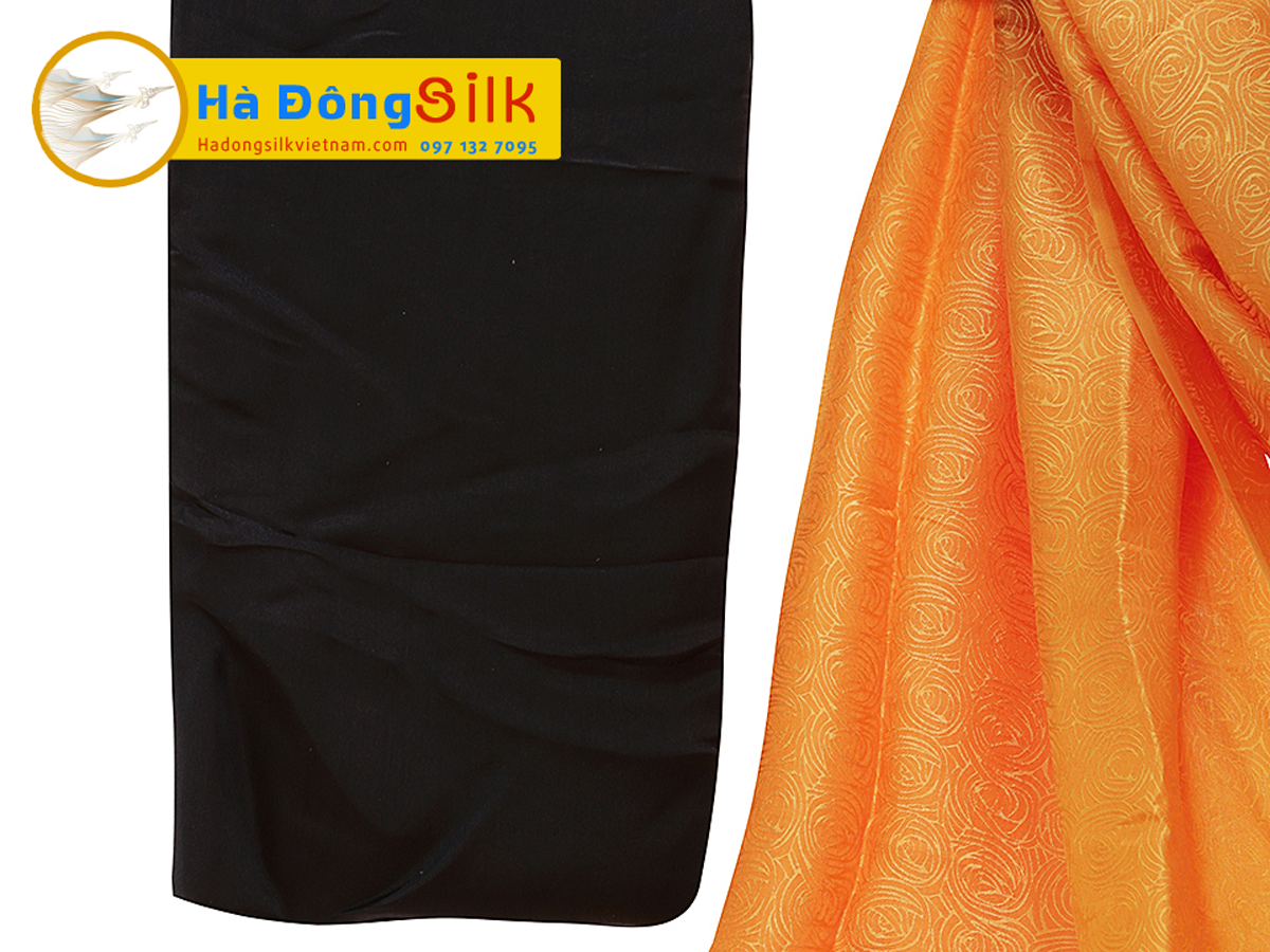 Lụa áo dài Hà Đông họa tiết hoa hồng nền vàng sậm MNV-LHD37