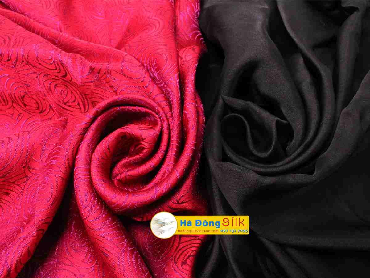 Lụa áo dài Hà Đông họa tiết hoa hồng nền đỏ MNV-LHD36