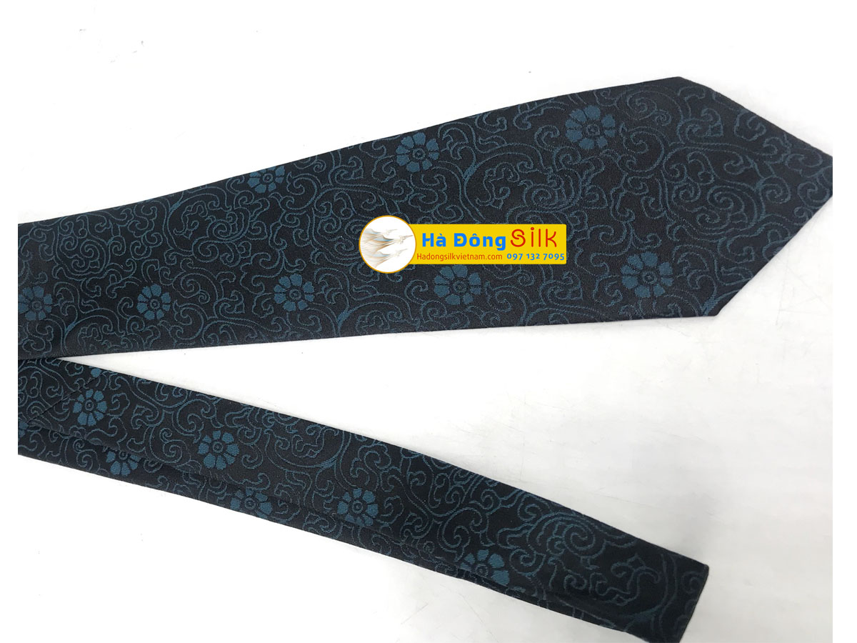 Cravat nền xanh thuê hoa MNV-CRV35