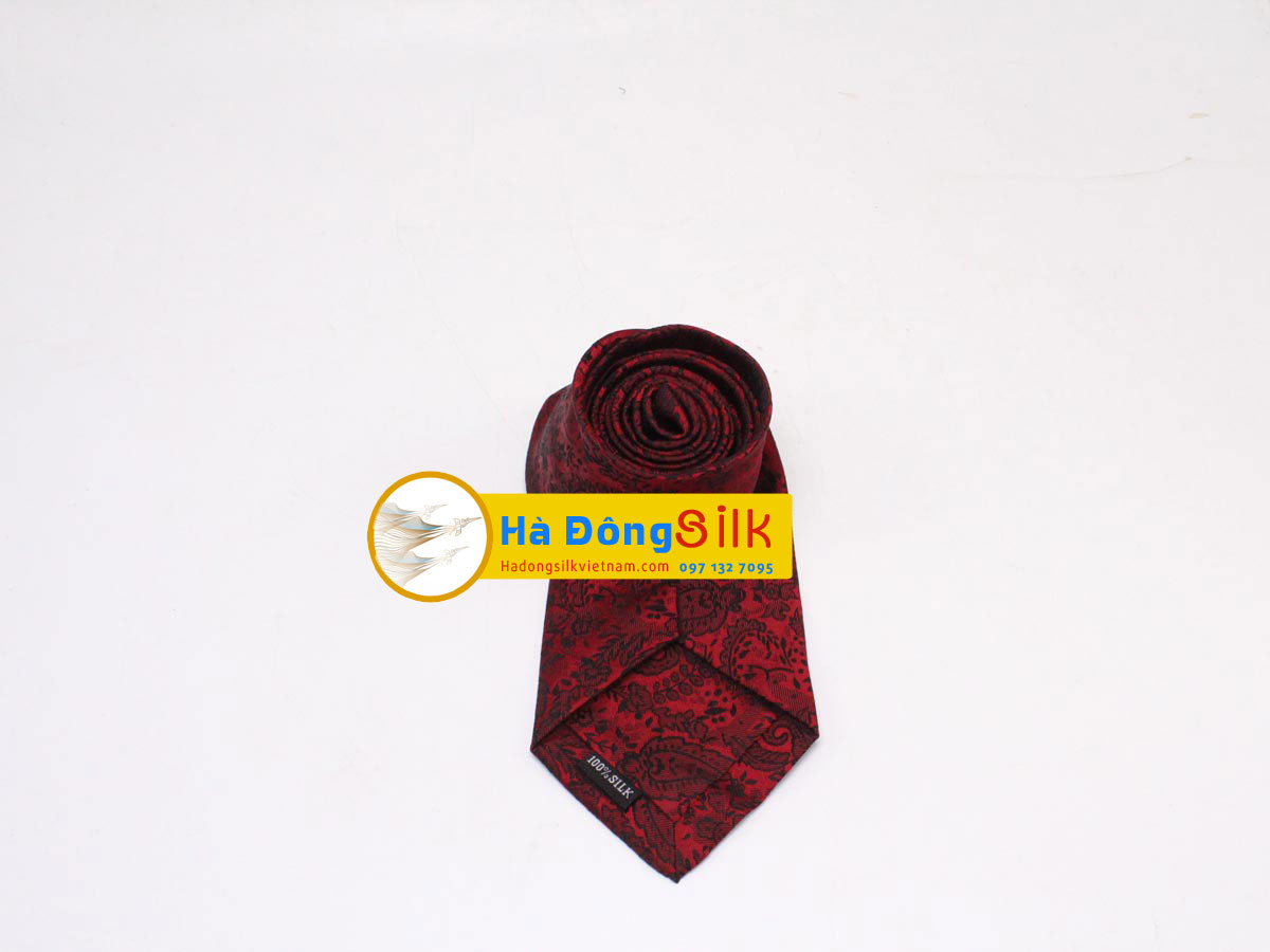 Cravat hoa đen nền đỏ MNV-CRV20