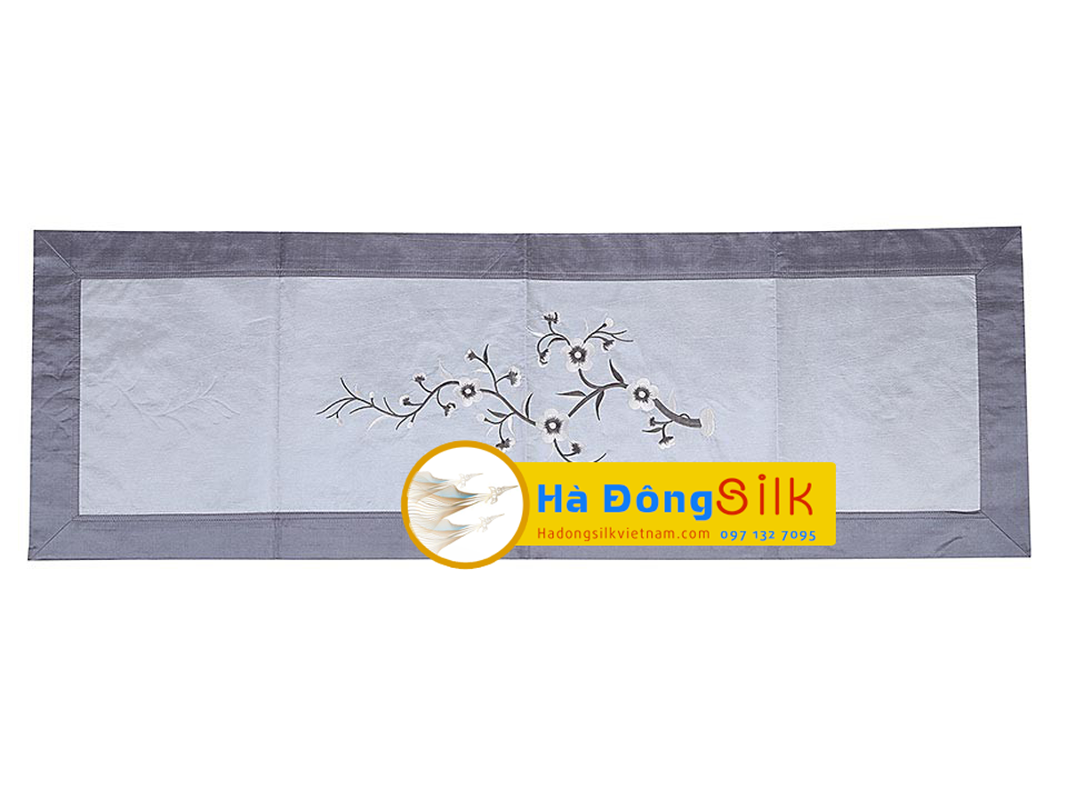 Bộ khăn lụa lót bàn ăn thêu hoa trắng xám MNV-KLTB10 (ngắn)