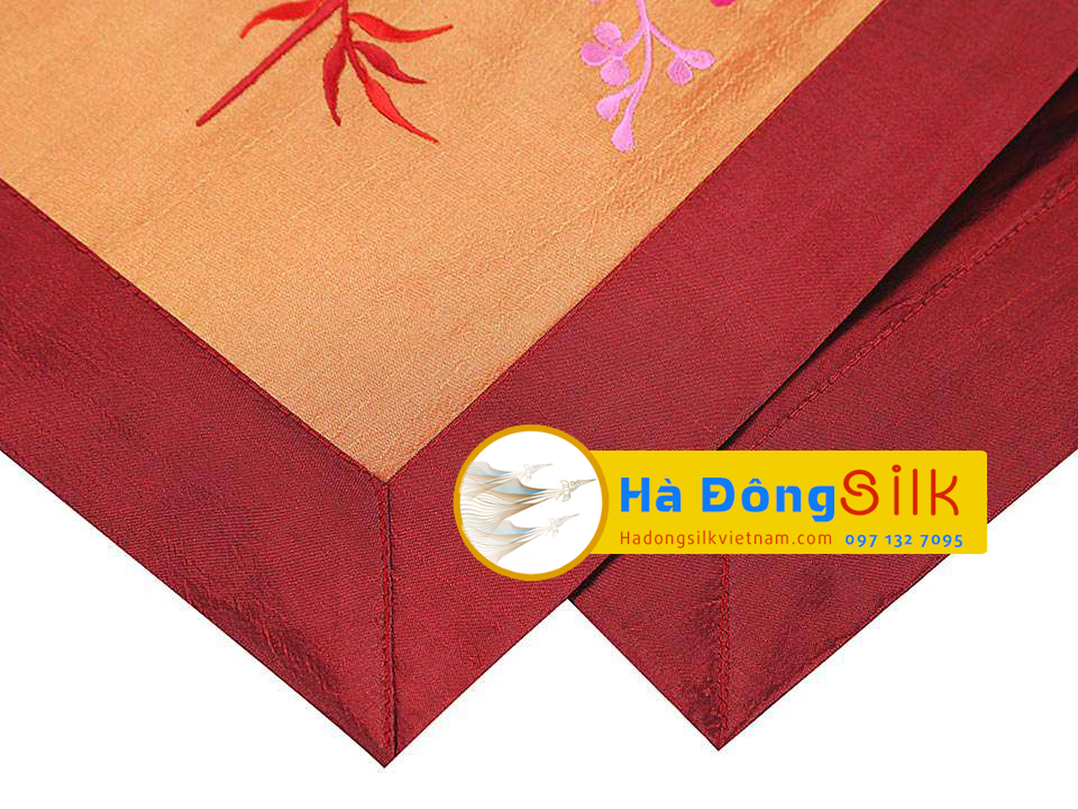 Bộ khăn lụa lót bàn ăn thêu trúc đỏ MNV-KLTB11 (dài)