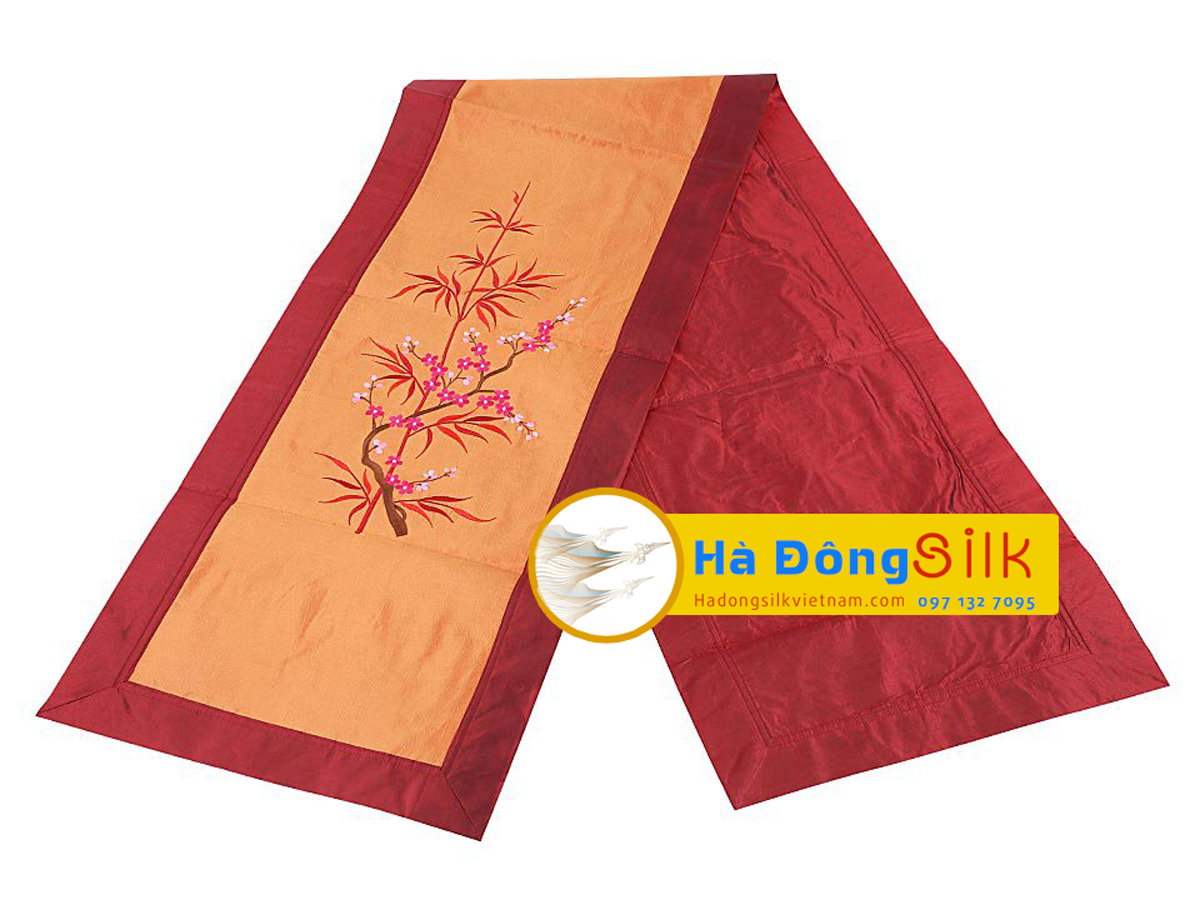 Bộ khăn lụa lót bàn ăn thêu trúc đỏ MNV-KLTB09 (ngắn)