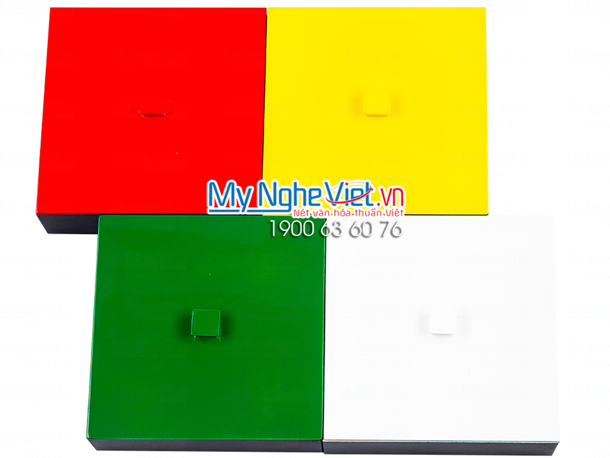 Hộp mứt vuông 4 ngăn mai vàng nền đỏ MNV-HM02-2