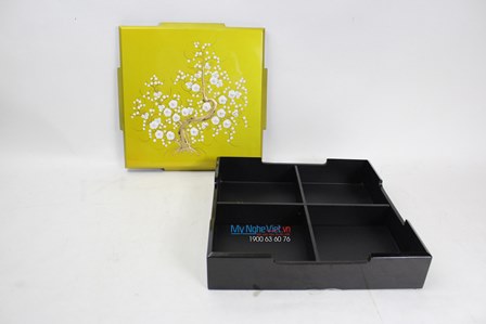 Khay Hộp Mứt - Quà Tết 4 ngăn vẽ mai đắp nổi MNV-QT136-2