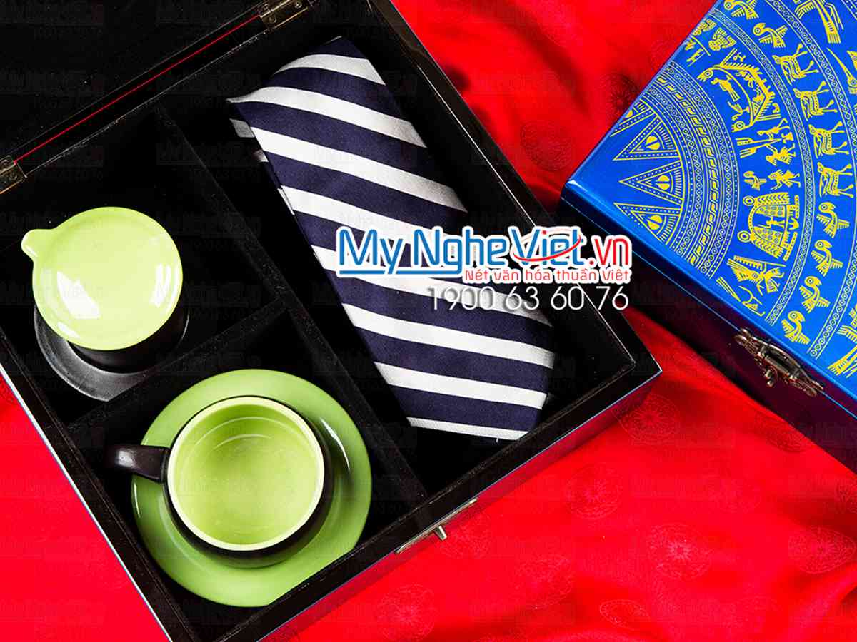 Hộp sơn mài + cravat hoa văn + phin coffee MNV-QT320