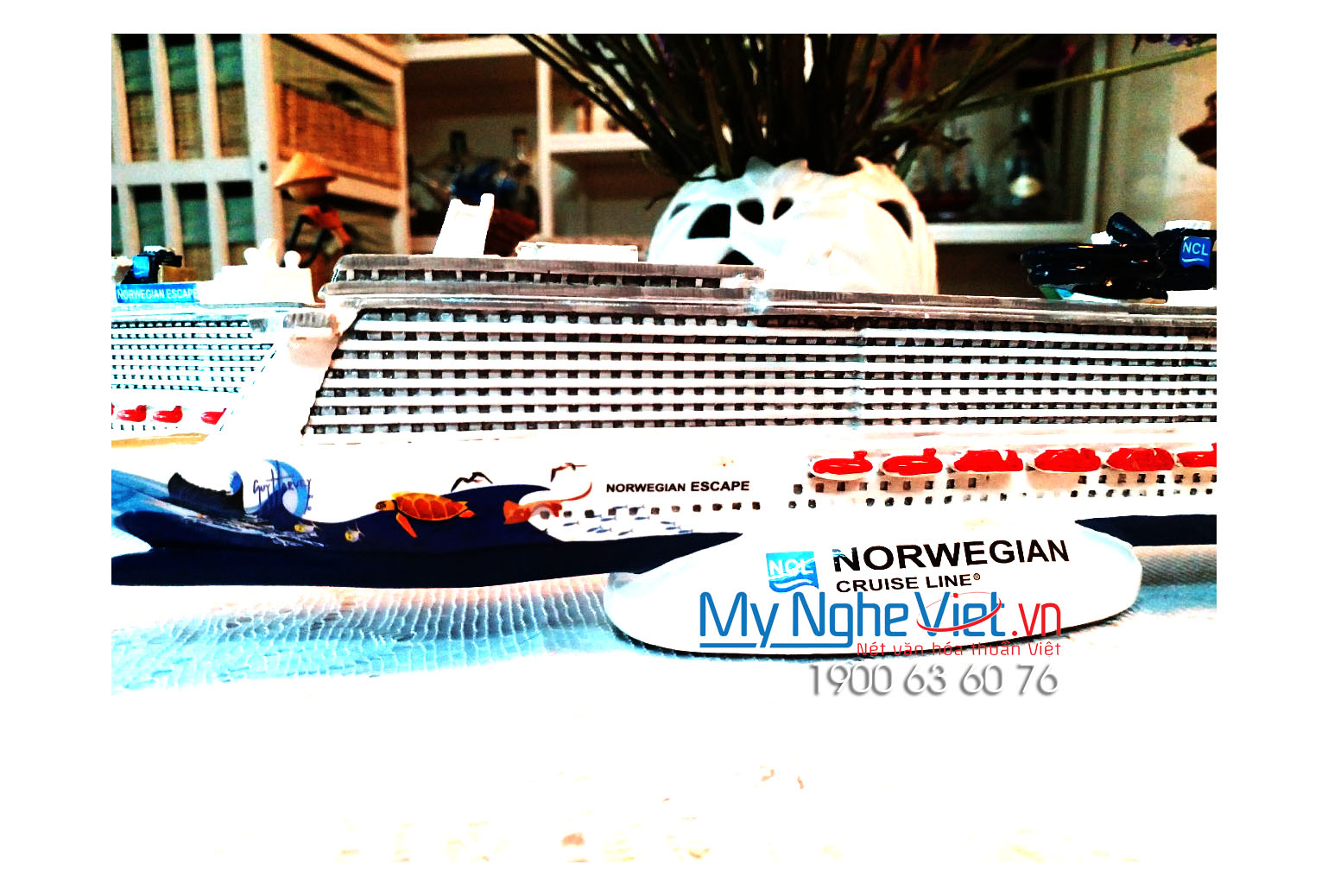Mô hình du thuyền NORWEGIAN ESCAPE thân 30cm MNV-TBPSV01
