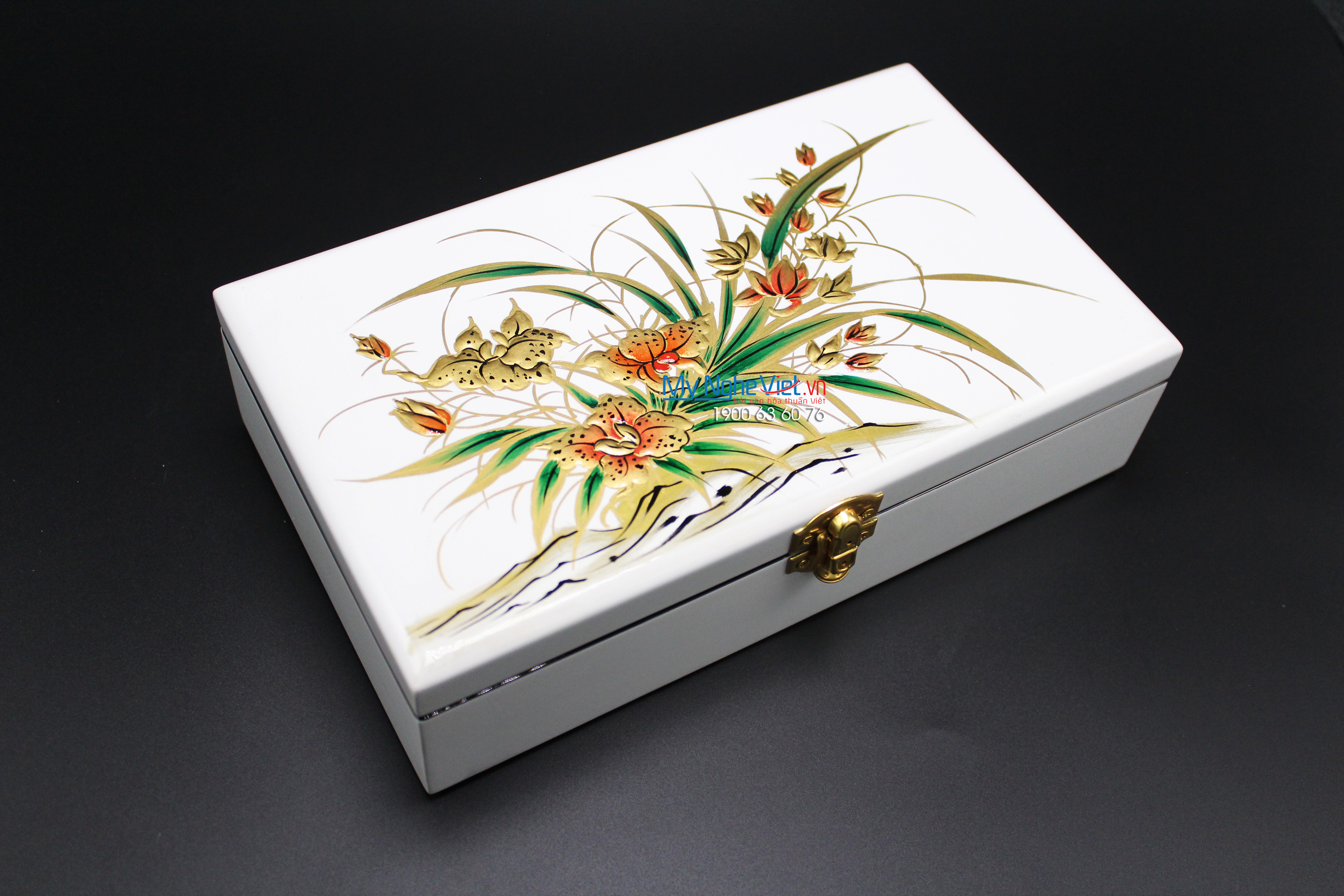 Flower Painting on the White Surface Lacquer Jewellery Box MNV-SPCC009