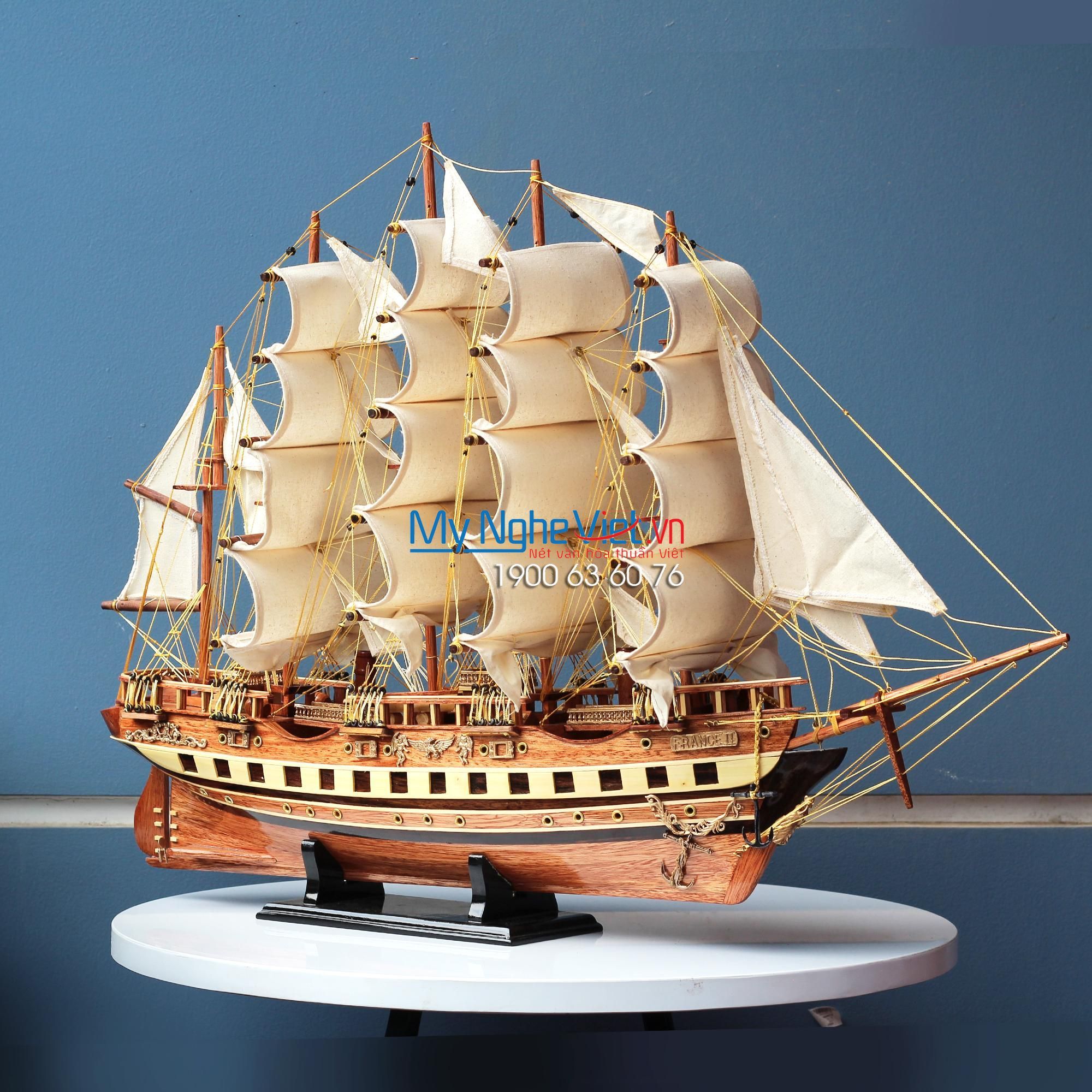 Mô hình thuyền buồm phong thủy FRANCE 2 gỗ tự nhiên (thân 80cm) MNV-TB02-1