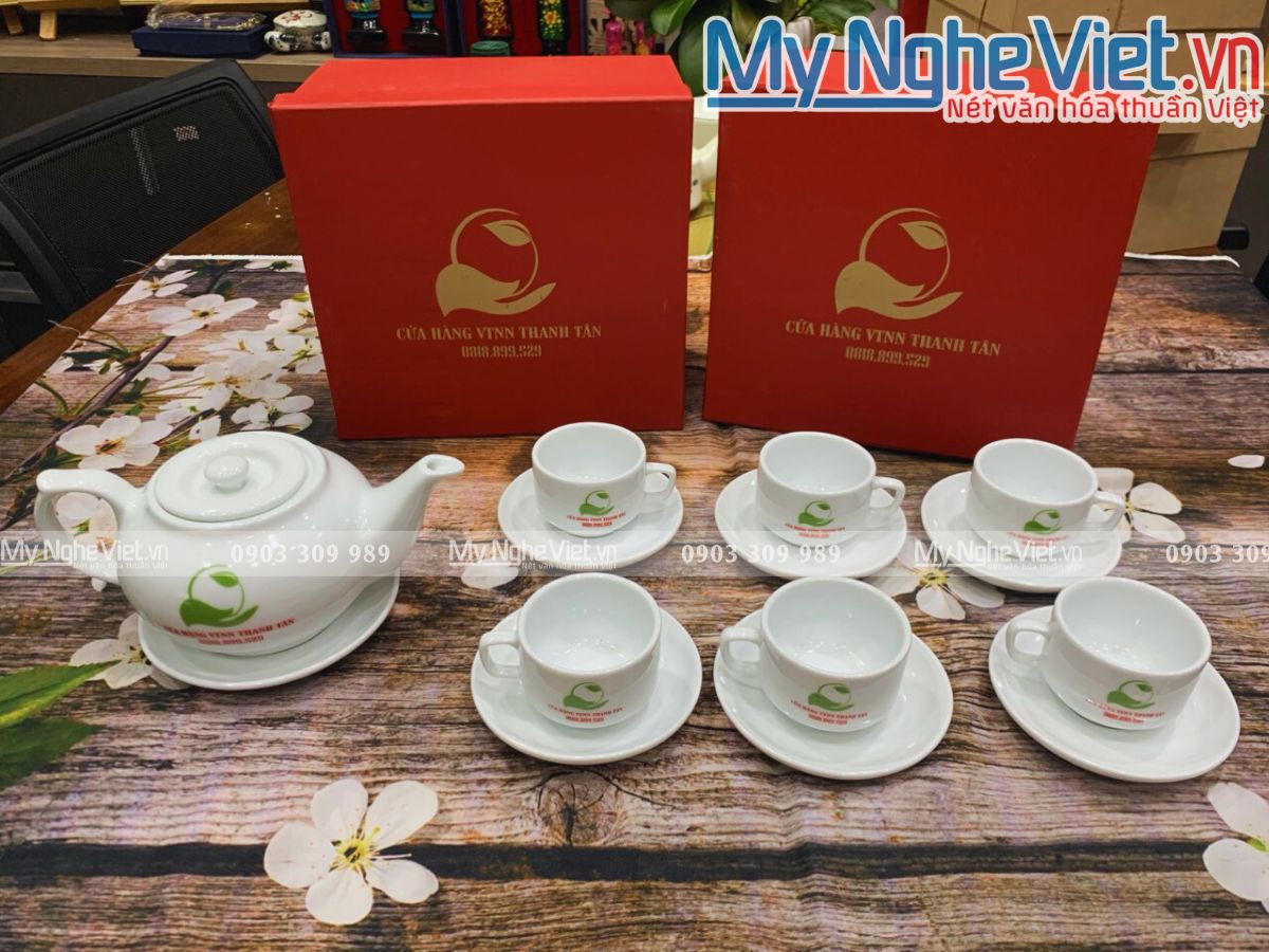 Bộ bình trà men trắng in logo 02 mặt CỬA HÀNG VTNN THANH TÂN
