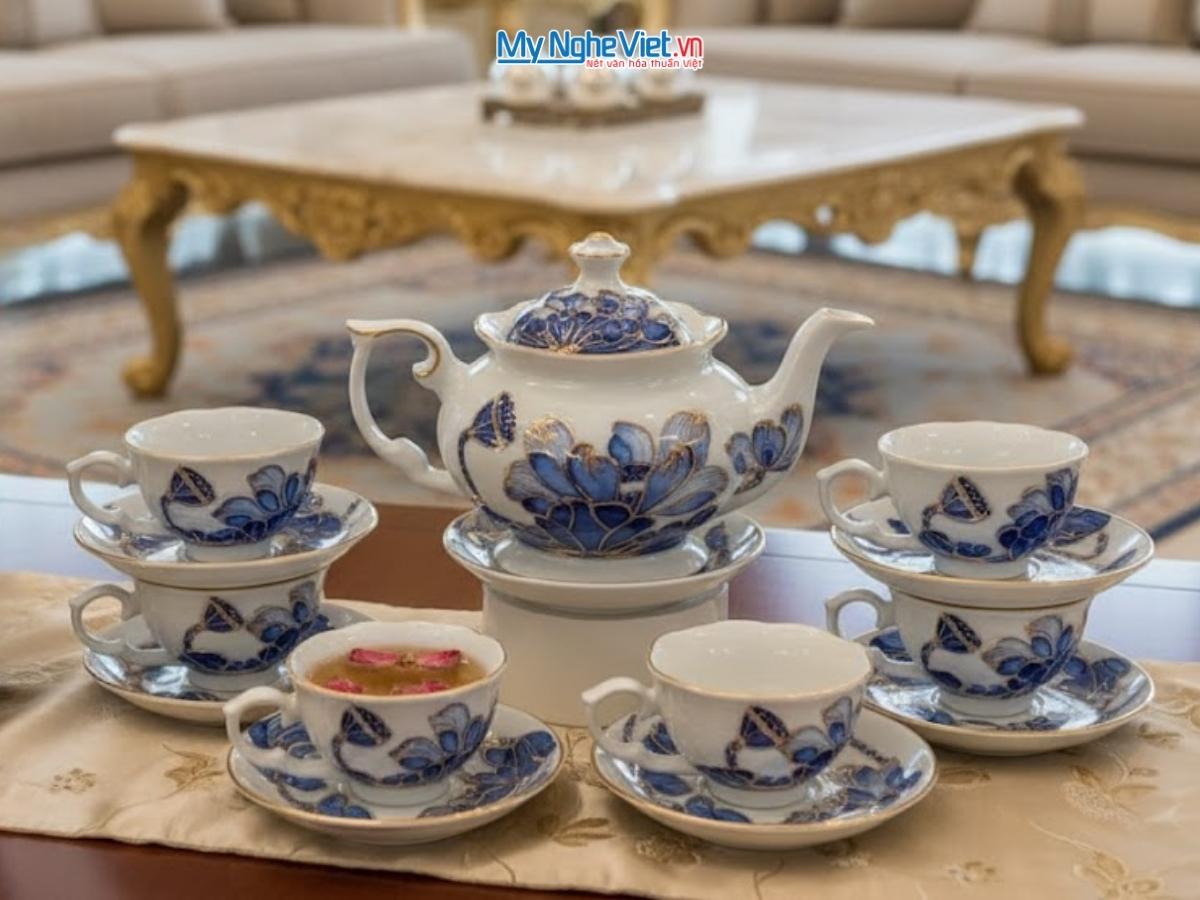 Bộ Bình Trà Queen Cao Cấp Nền Trắng Vẽ Hoa Xanh BTV15.10