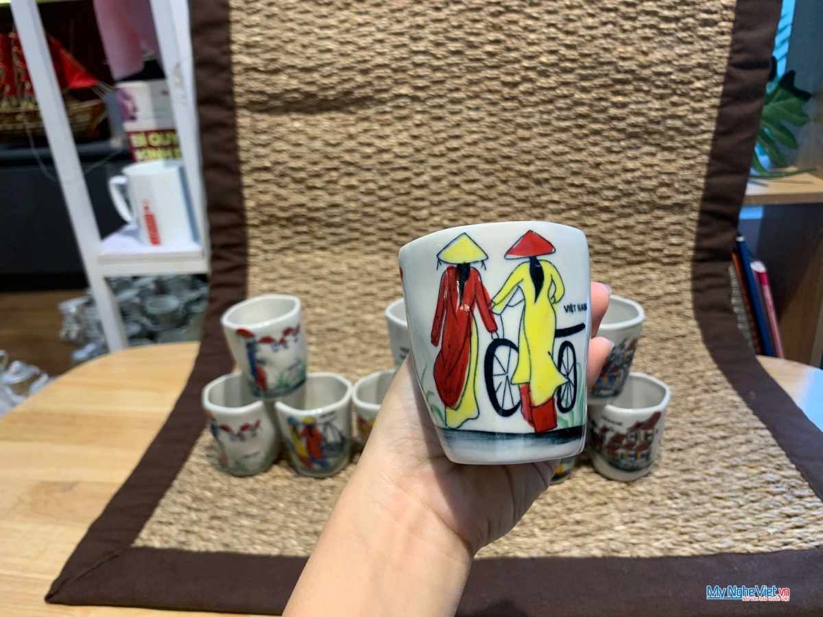 Ly sứ méo to vẽ cô gái LSH05