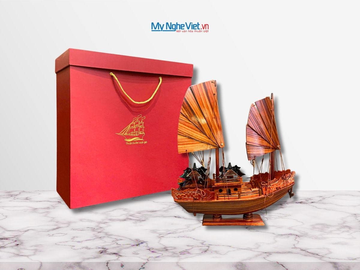 Mô Hình Thuyền Rồng Vịnh Hạ Long Gỗ Hương Thân 40cm CBMNV-TB16/GH