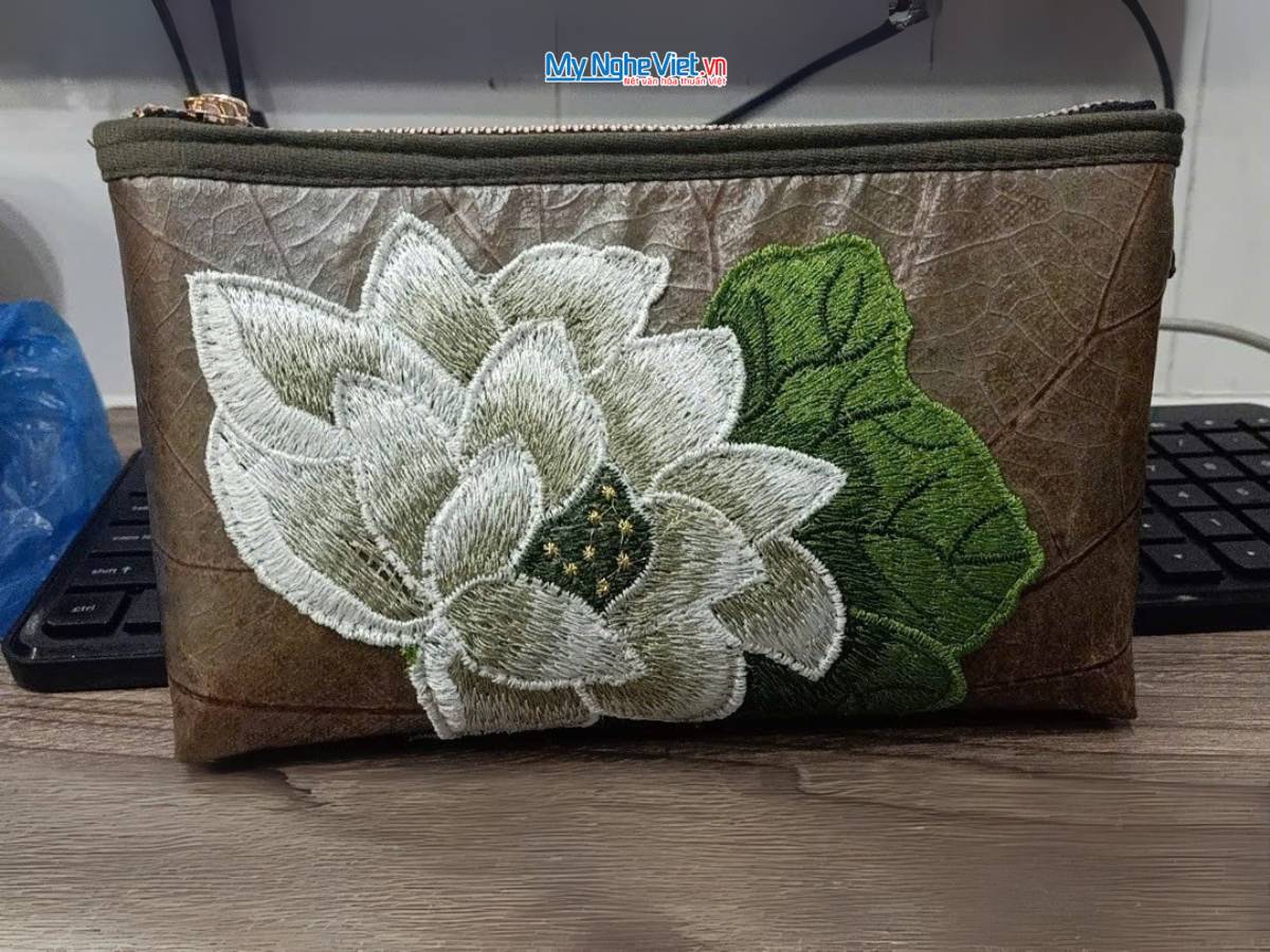 Túi sen nhỏ thêu hoa sen trắng - MNVTN06
