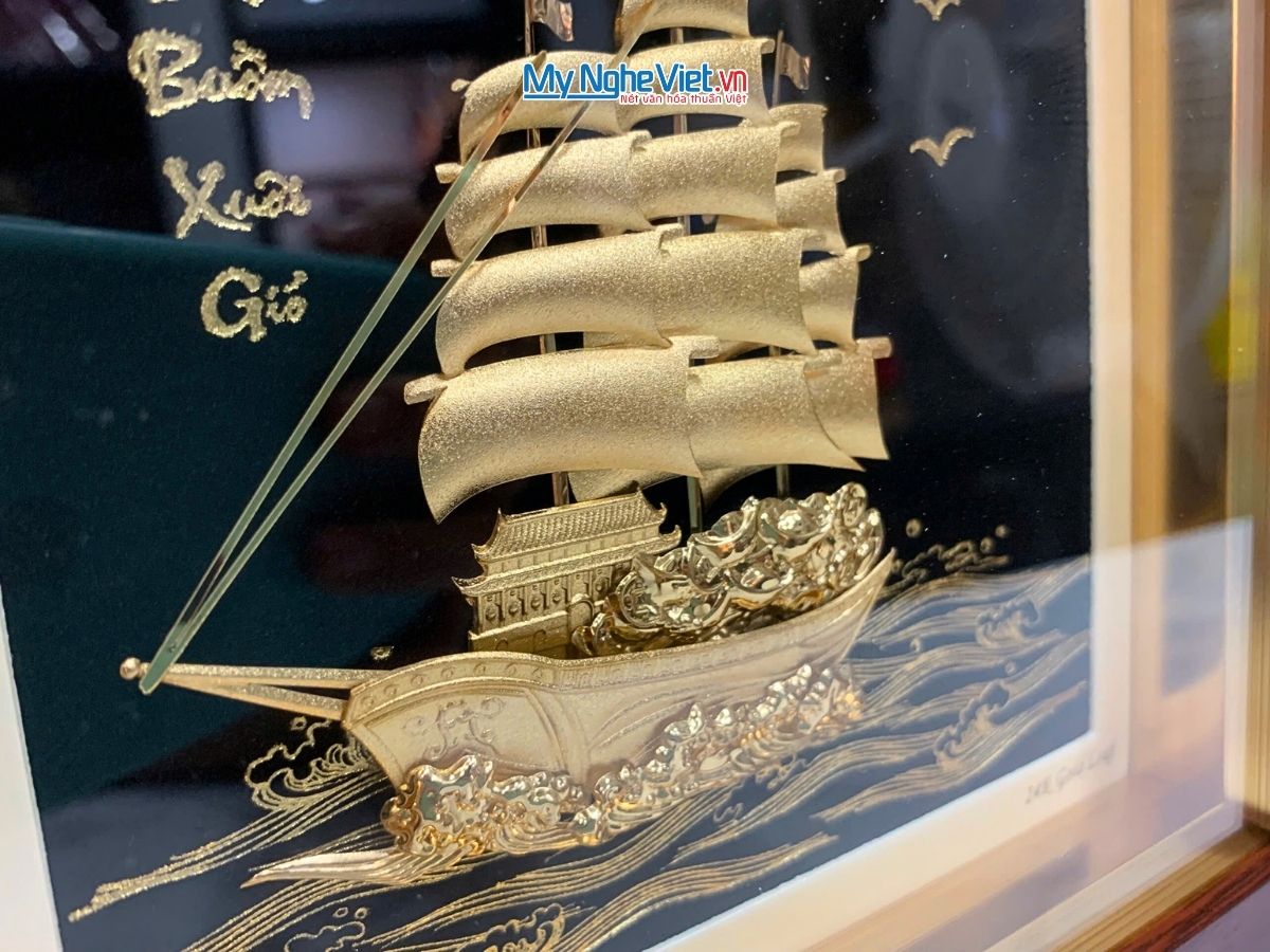 Tranh thuyền buồm dát vàng 24k nền đen để bàn và Hộp xilot đỏ - MNVHD04.10.1