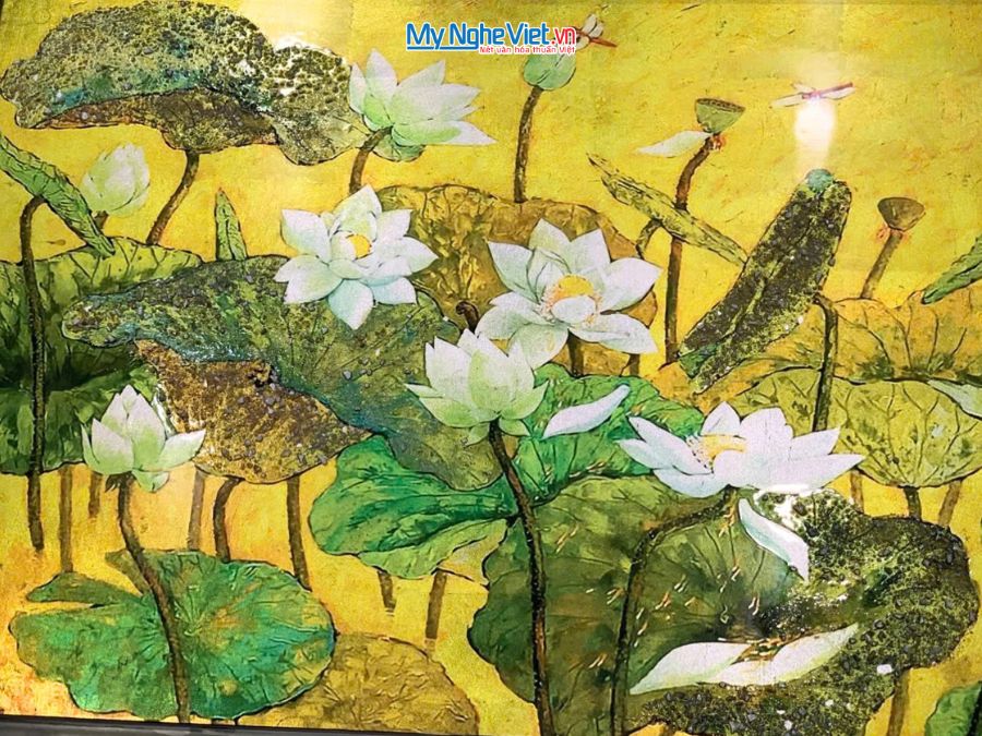 Tranh Sơn Mài Hoa Sen Dát Bạc Nền Vàng 35x45cm TBL34/17K3-10
