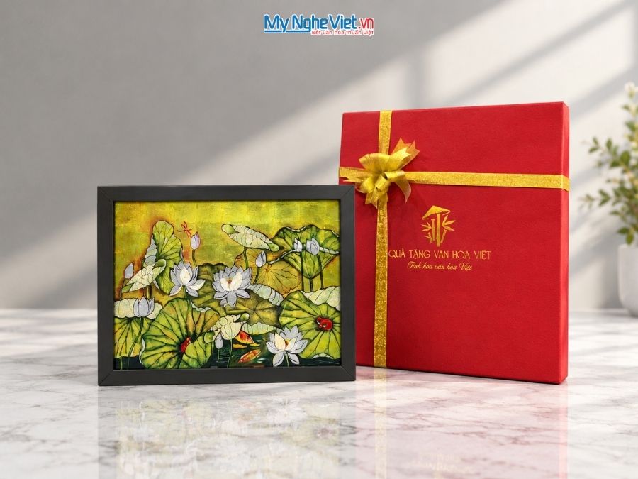 Tranh Sơn Mài Hoa Sen Dát Bạc Nền Vàng 35x45cm TBL34/17K3-4
