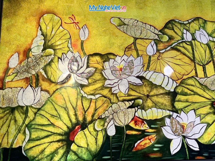 Tranh Sơn Mài Hoa Sen Dát Bạc Nền Vàng 35x45cm TBL34/17K3-4