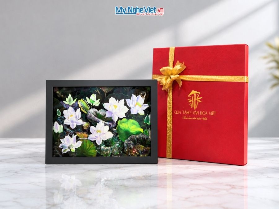 Tranh Sơn Mài Hoa Sen Dát Bạc Nền Đen 35x45cm TBL34/17K3-8