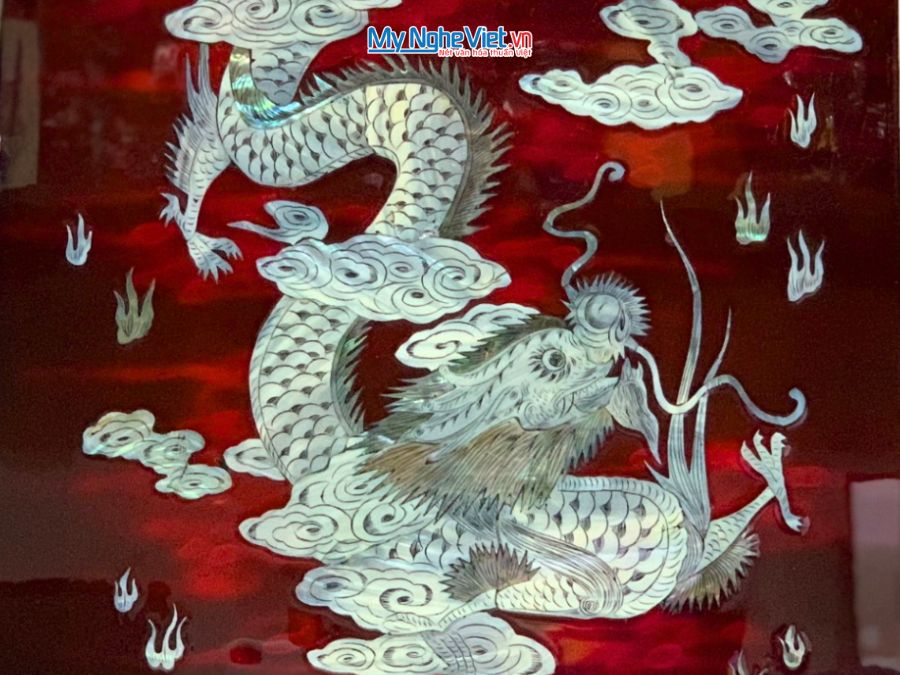 Tranh Sơn Mài Long Vân Hội Tụ Cẩn Ốc Chìm Nền Ấm 40x60cm TSMTBL461