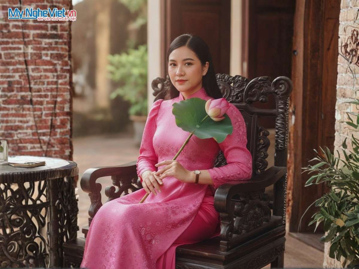 Áo Dài Lụa Tơ Tằm Họa Tiết Hồng Thọ Kèm Quần MNV-AD04