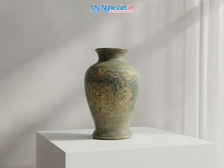 Bình Hoa Gốm Khắc Hoa Sen Men Xanh H30cm MNV-LHGLH01