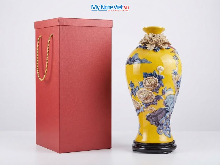 Lộc Bình Chim Công Men Vàng Đắp Nổi H42cm LHGVH42/1
