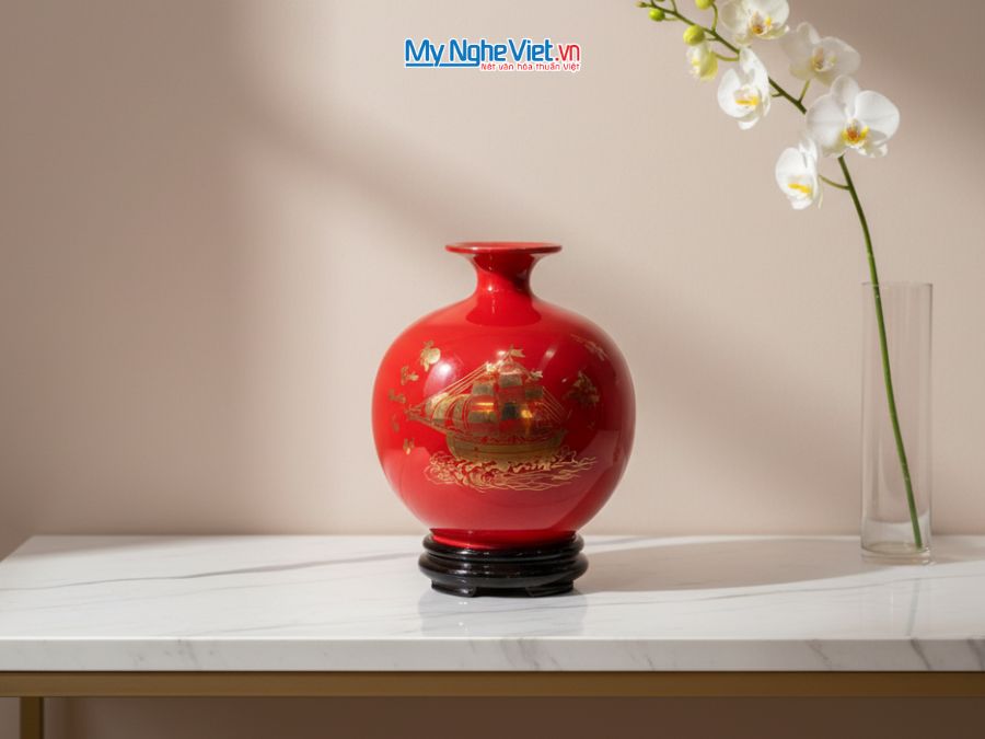 Bình Hút Tài Lộc Thuận Buồm Xuôi Gió Vẽ Vàng Kim Nền Đỏ H22cm MNV-HBT22/7.3