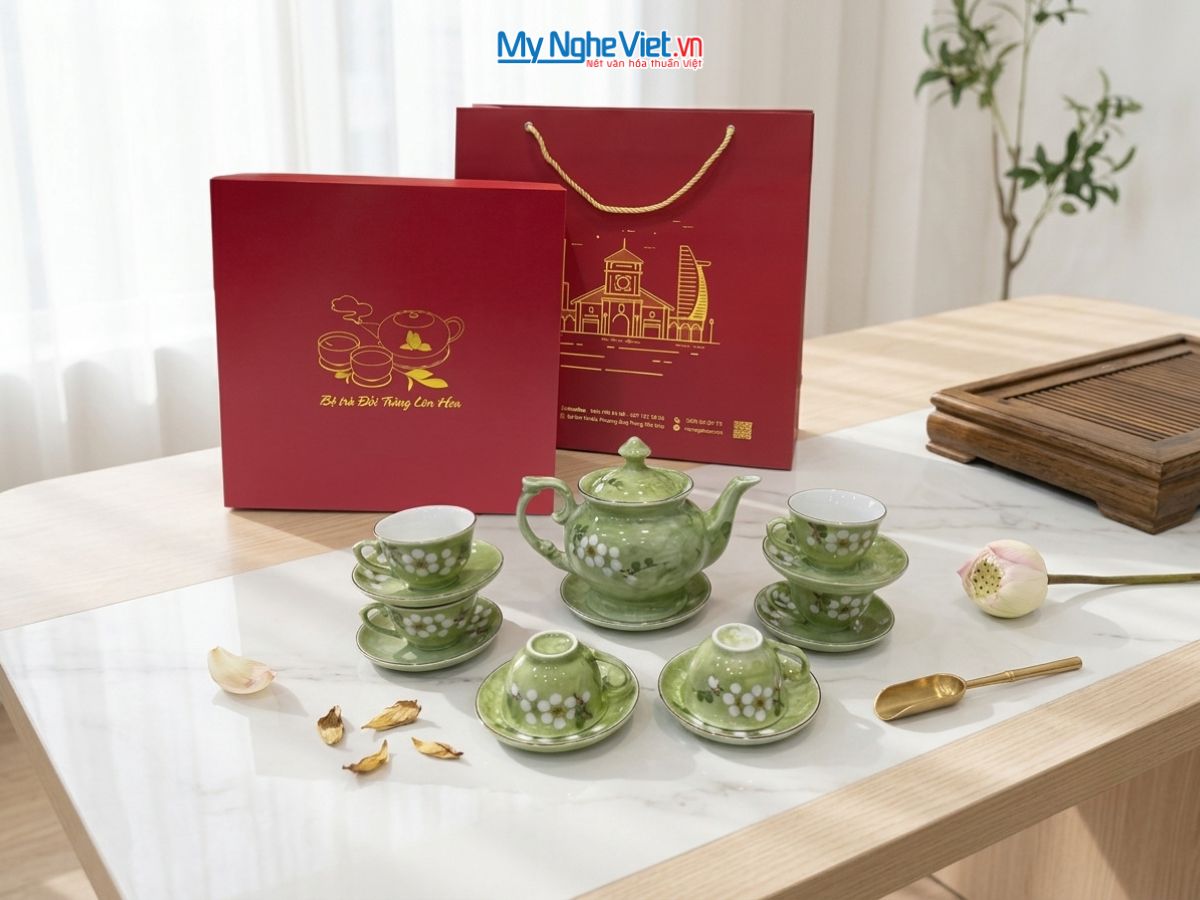 Bộ Bình Trà Dáng Cát Tường Màu Xanh Cốm Hoa Ban Trắng VBT12/7.1SG