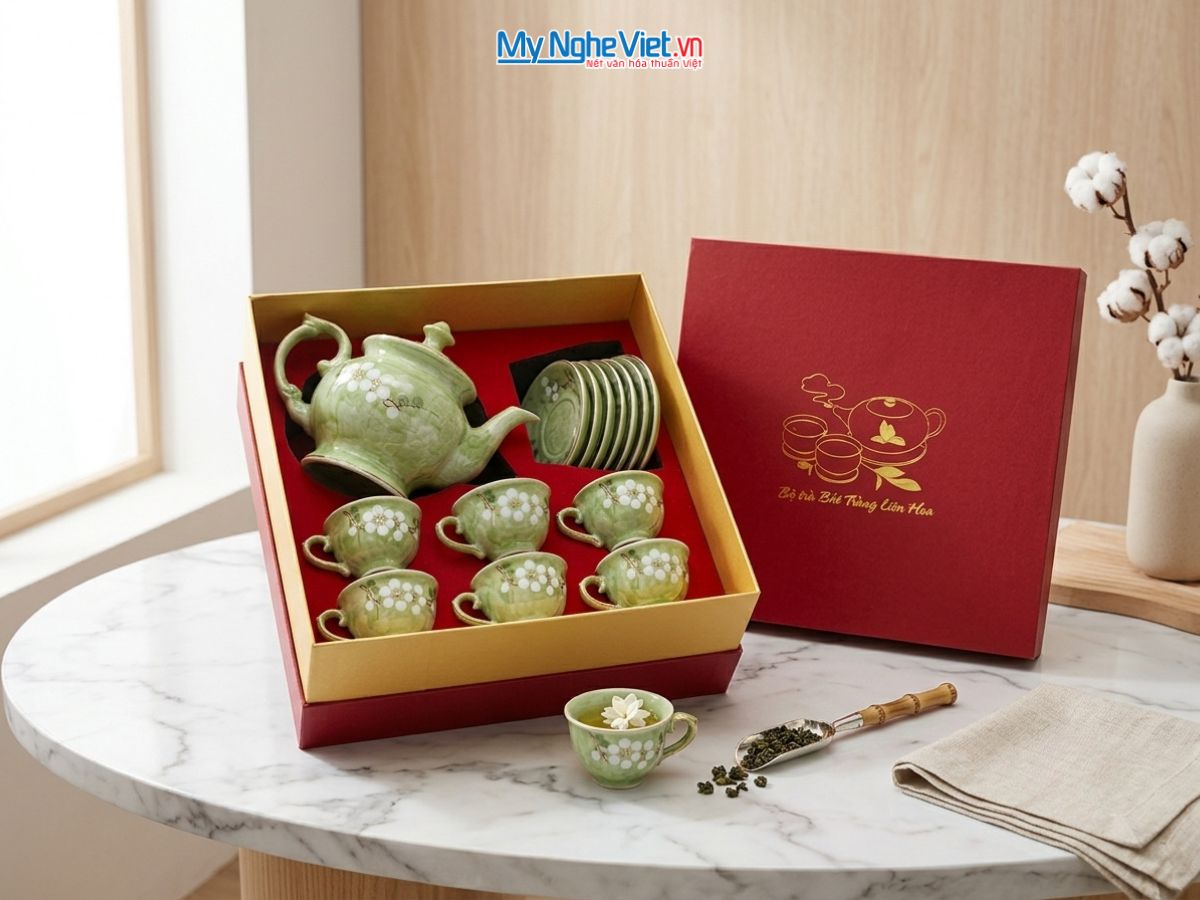 Bộ Bình Trà Dáng Cát Tường Màu Xanh Cốm Hoa Ban Trắng VBT12/7.1SG