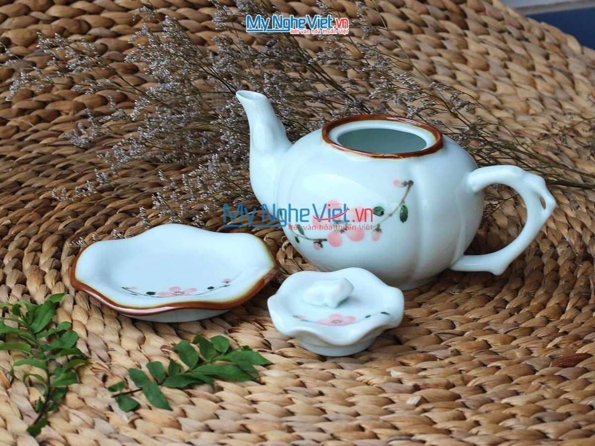 Bộ Bình Trà Men Trắng Dáng Ếch Vẽ Hoa Đào MNV-TS450/1