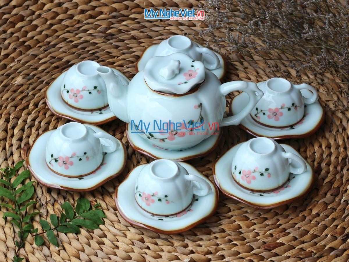 Bộ Bình Trà Men Trắng Dáng Ếch Vẽ Hoa Đào MNV-TS450/1