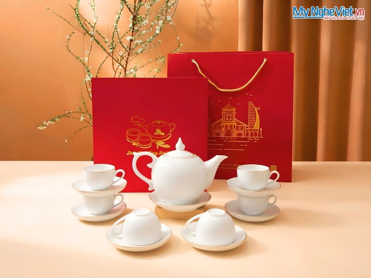 Bộ Bình Trà Men Trắng Dáng Mẫu Đơn Viền Chỉ Vàng Kim 550ml BT001-7.2