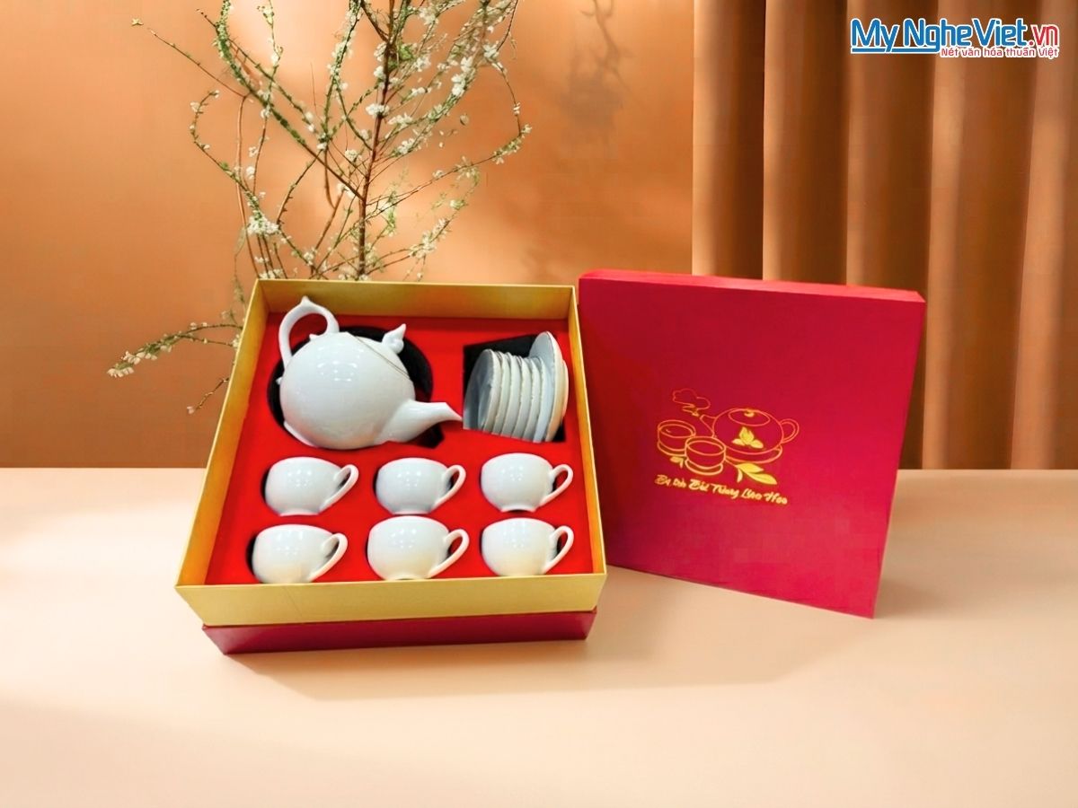 Bộ Bình Trà Men Trắng Dáng Mẫu Đơn Viền Chỉ Vàng Kim 550ml BT001-7.2