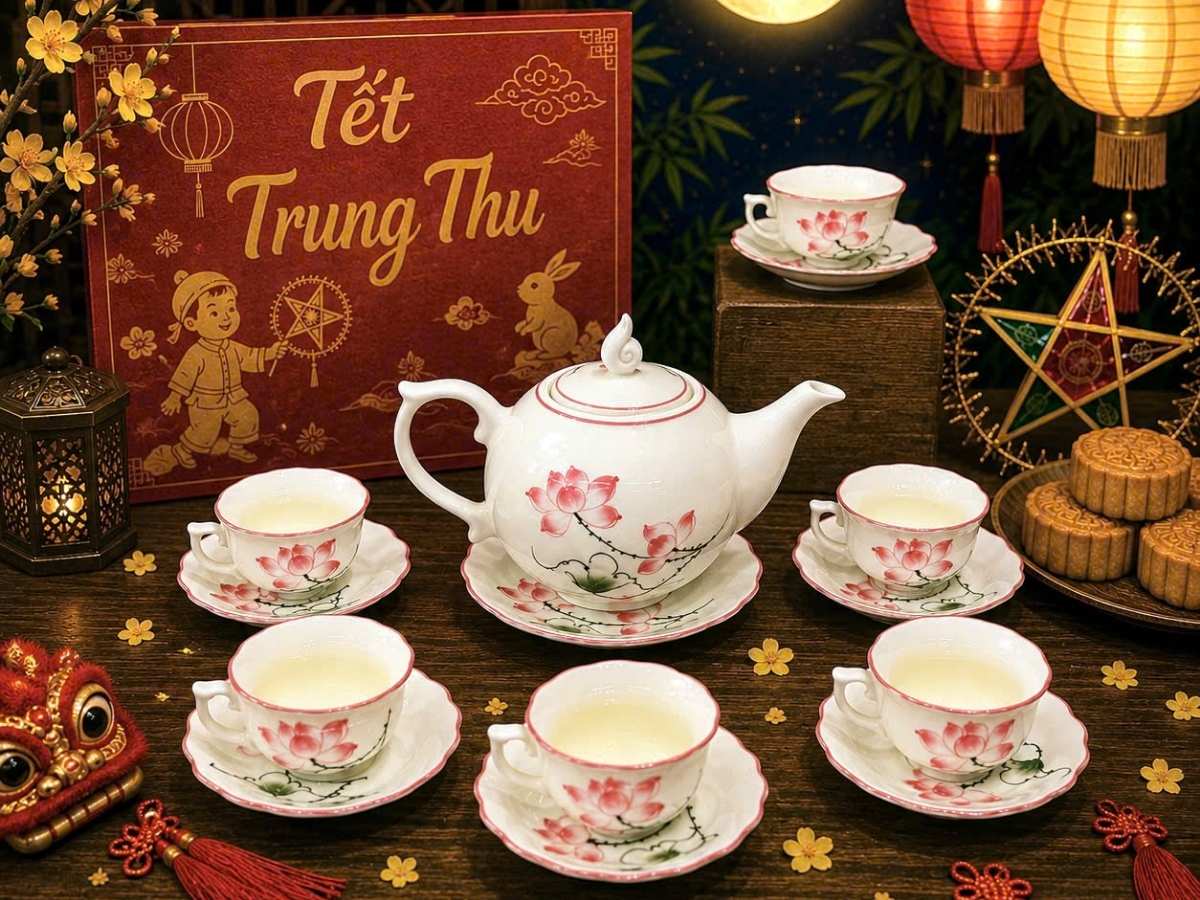 Bộ Bình Trà Dáng Chóp Lửa Men Kem Vẽ Sen Hồng 600ml HBT82026.2