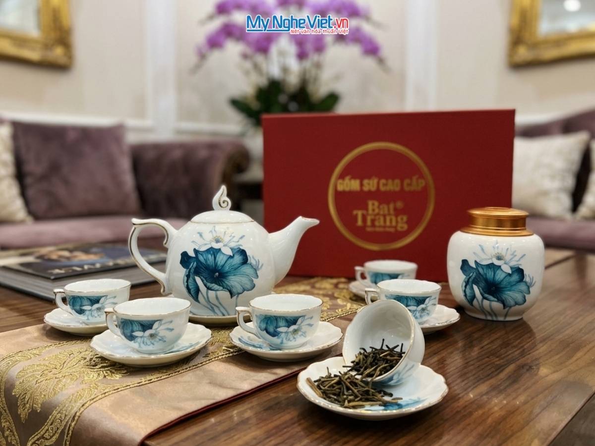 Bộ Bình Trà Dáng Mẫu Đơn Vẽ Sen Viền Chỉ Vàng Kim Và Hũ Trà MNV-HBT1223/6