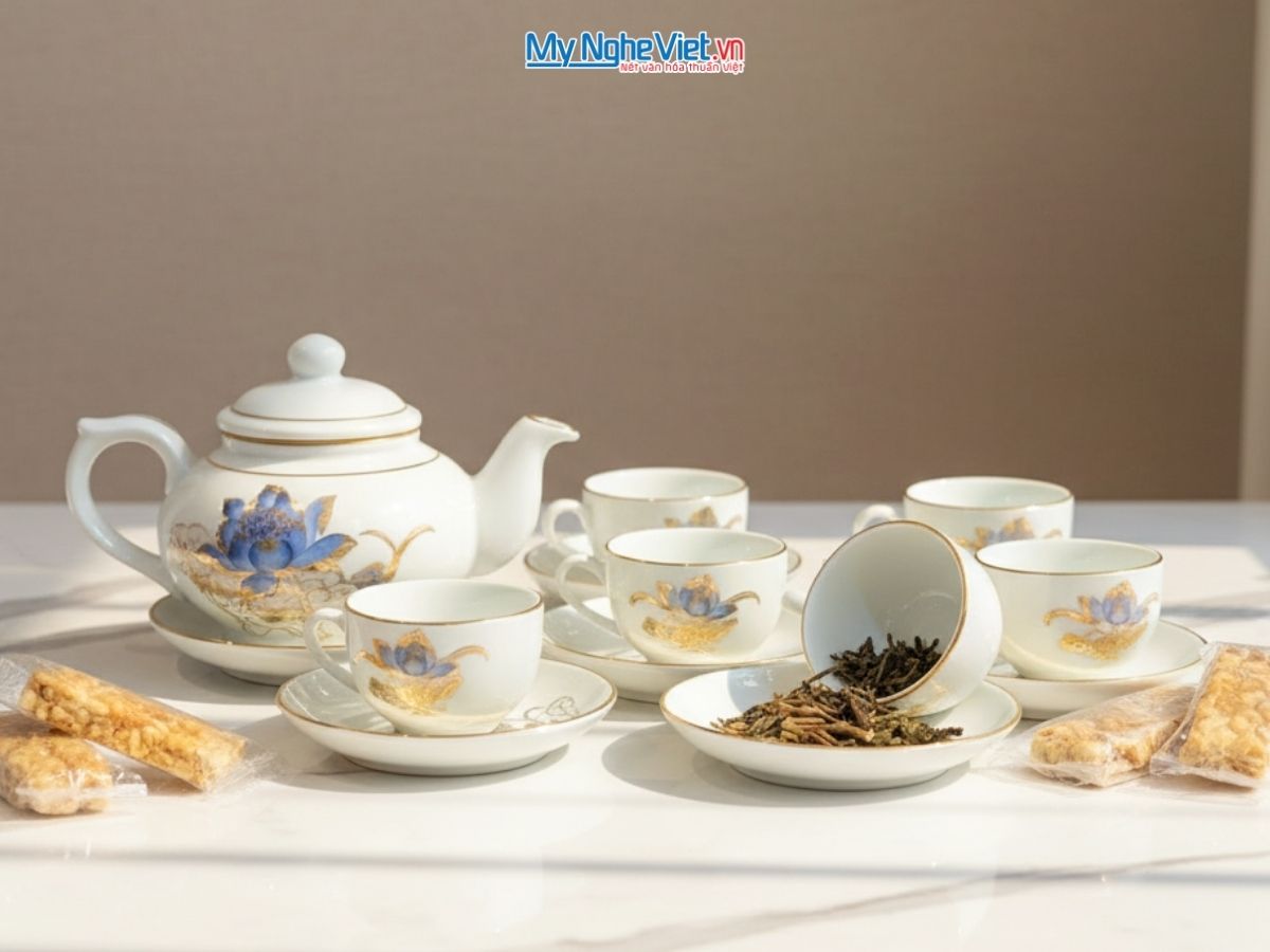 Bộ Bình Trà Dáng Mỏ Vịt Viền Chỉ Vàng Kim 300ml MNV-HBT1223/5