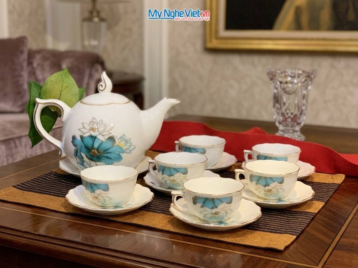 Bộ Bình Trà Dáng Mẫu Đơn Vẽ Hoa Sen Viền Chỉ Vàng Kim MNV-HBT1223/7