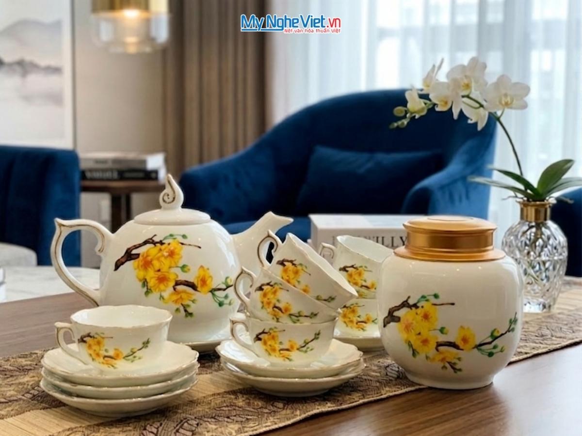 Bộ Bình Trà Dáng Mẫu Đơn Vẽ Hoa Mai Viền Chỉ Vàng Kim Và Hũ Trà MNV-HBT1223/8