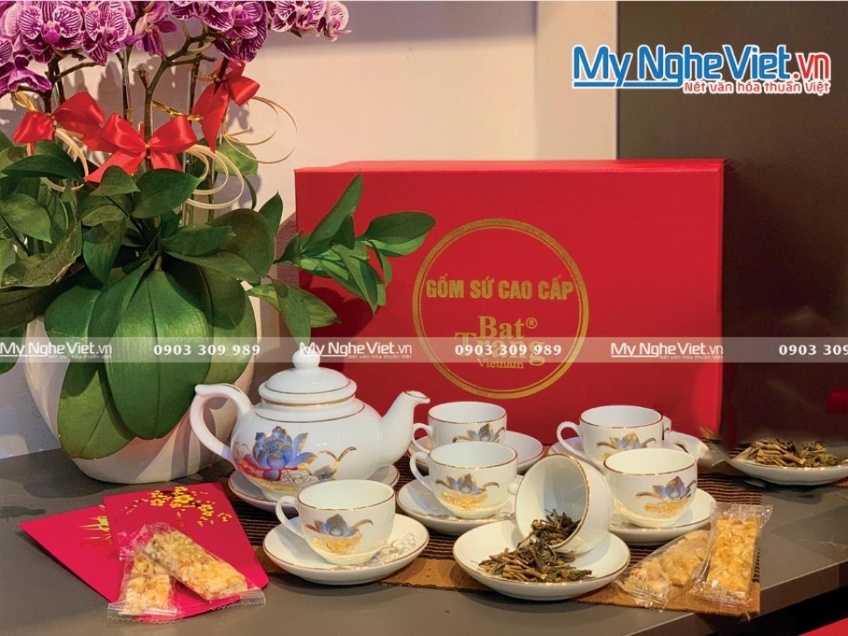 Bình trà Bát Tràng mỏ vịt chỉ vàng kim dán sen vàng kim 300ml MNV-HBT1223/5