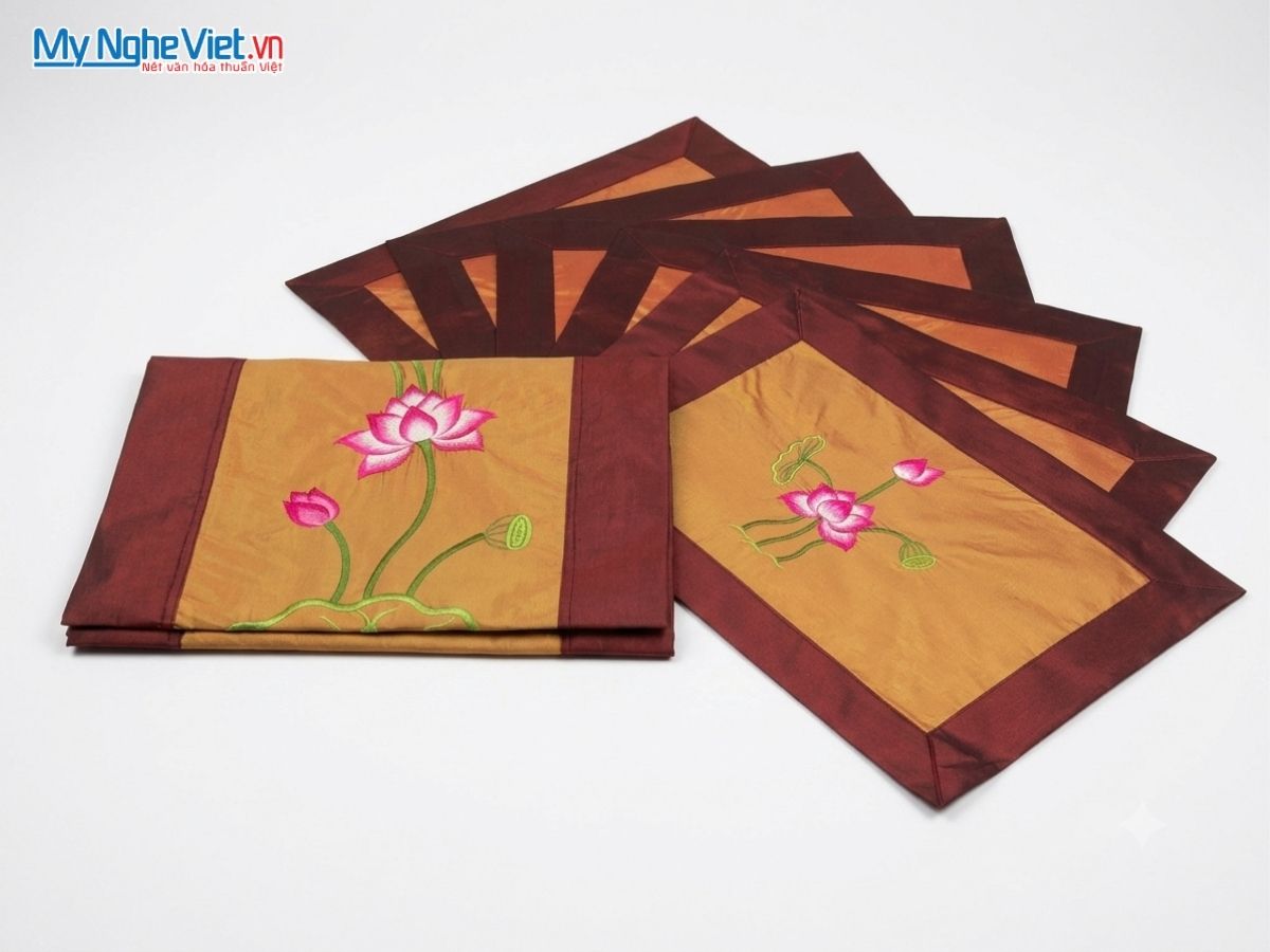 Khăn Trải Bàn Thêu Hoa Sen Màu Đỏ Vàng MNV-KLTB11