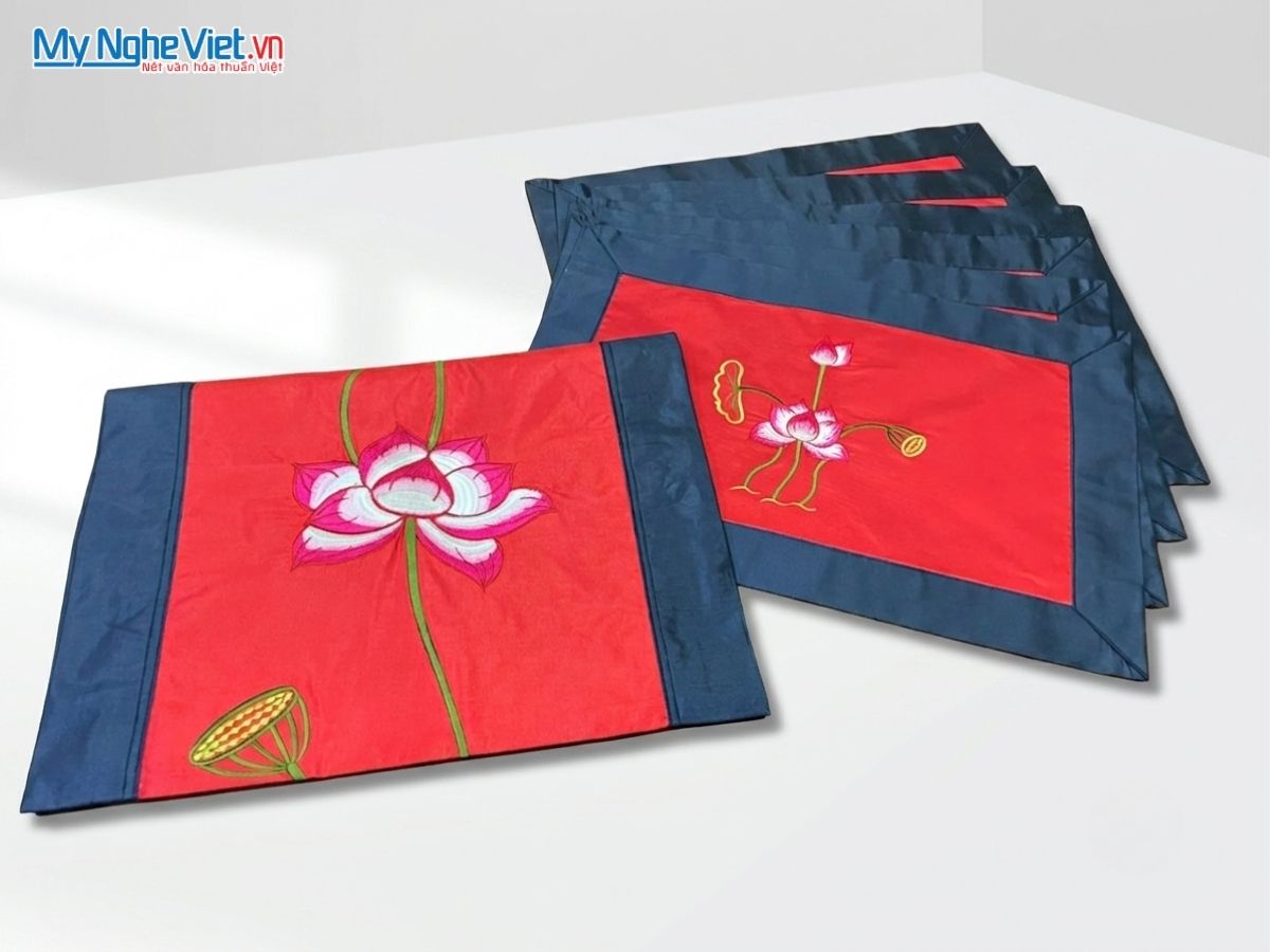 Khăn Trải Bàn Thêu Hoa Sen Màu Đỏ Xanh Đen MNV-KLTB11.6
