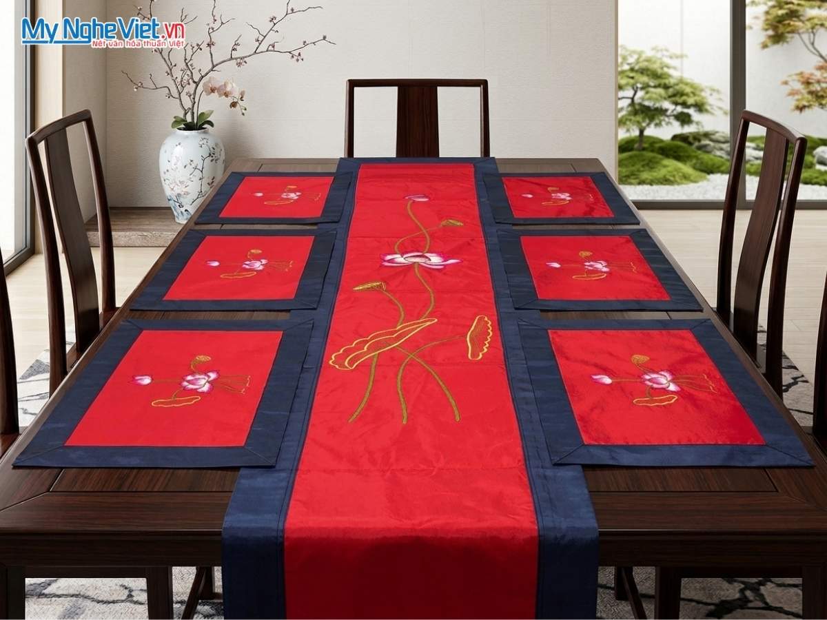 Khăn Trải Bàn Thêu Hoa Sen Màu Đỏ Xanh Đen MNV-KLTB11.6